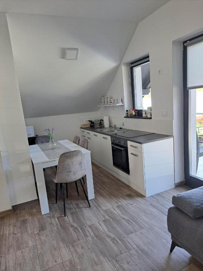 Apartmaji Tisa In Zana Rovte Exterior foto