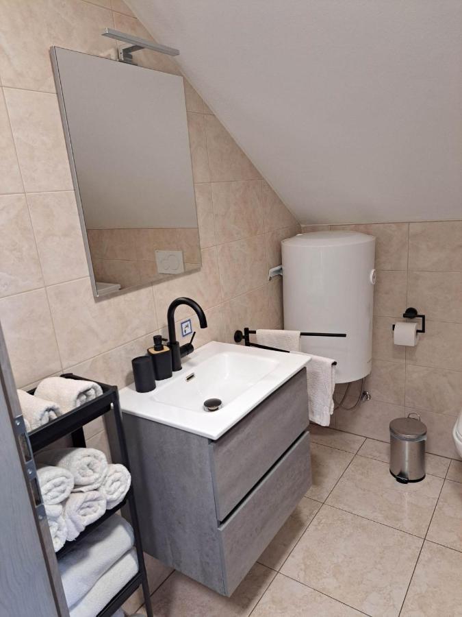 Apartmaji Tisa In Zana Rovte Exterior foto